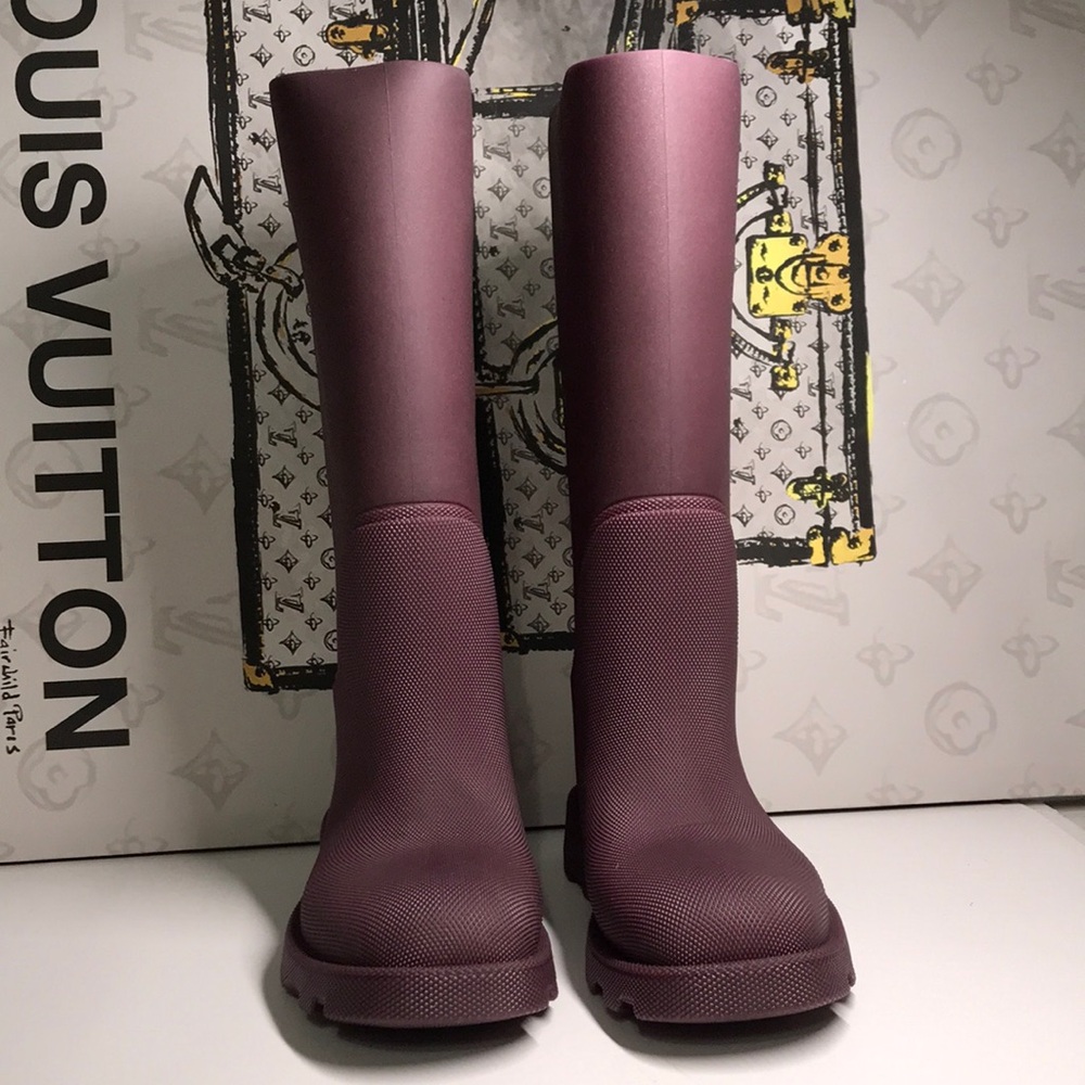 New Authentic BURBERRY Tall Rain Boots – Runway Featured - Picture 3 of 12